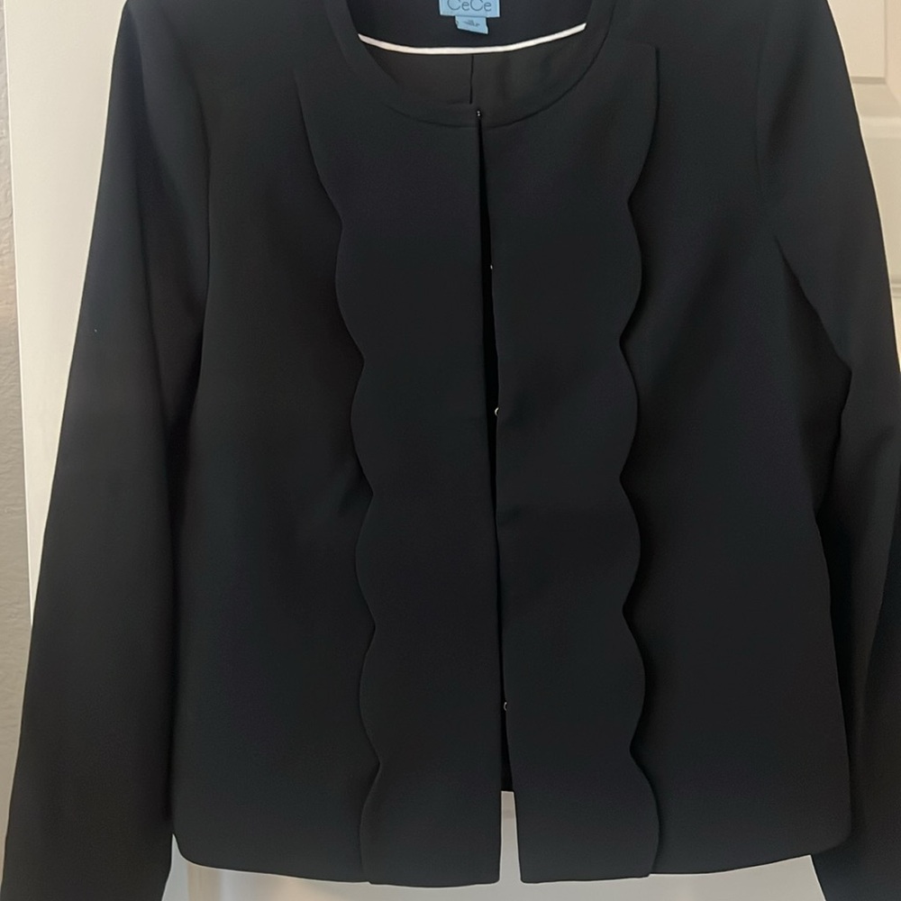 CeCe black blazer jacket with clasp scalloped design long sleeve SZ 12 workwear